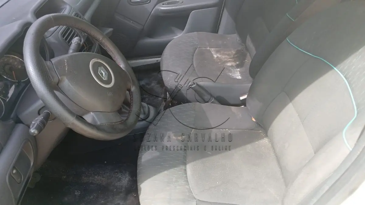 LOTE 001 - SUCATA RENAULT CLIO 2014/2015