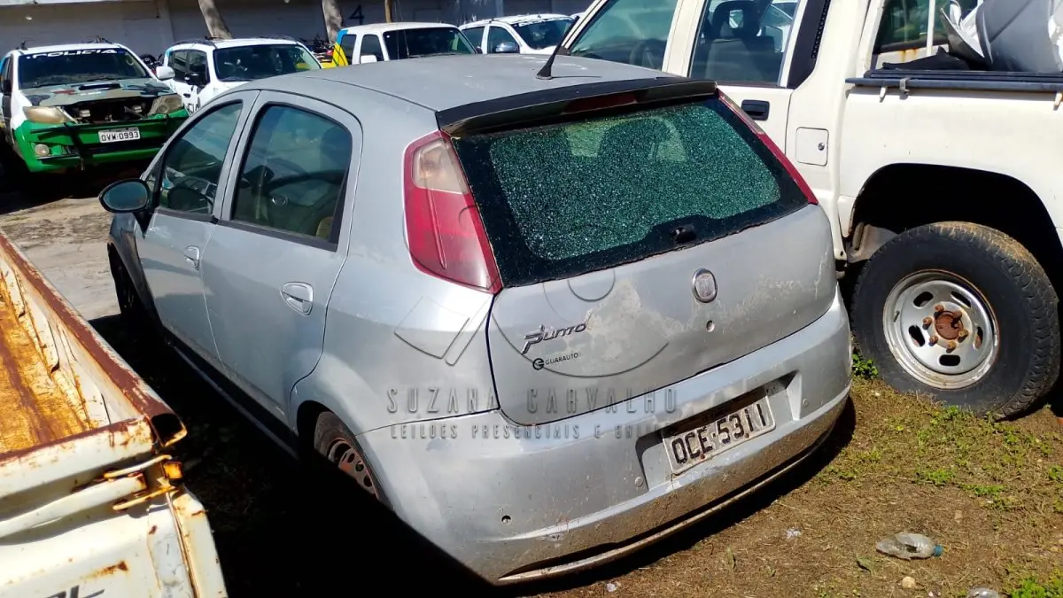 LOTE 008 - FIAT/PUNTO ESSENCE 2011/2011