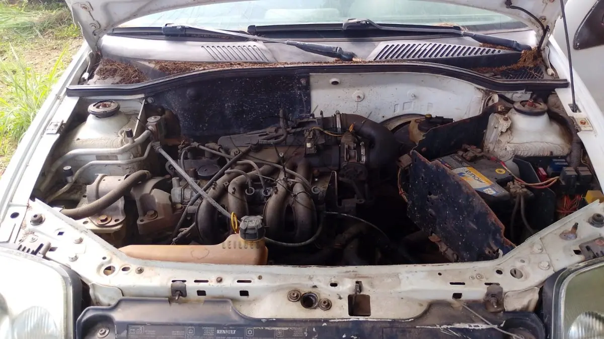 LOTE 001 - SUCATA RENAULT CLIO 2001