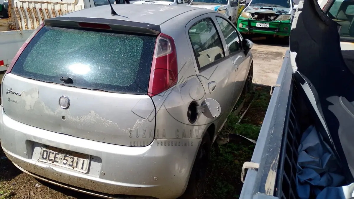 LOTE 008 - FIAT/PUNTO ESSENCE 2011/2011