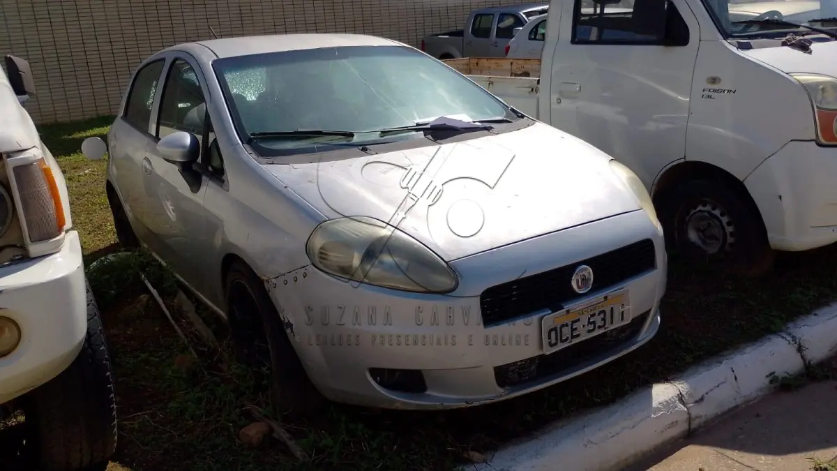 LOTE 008 - FIAT/PUNTO ESSENCE 2011/2011