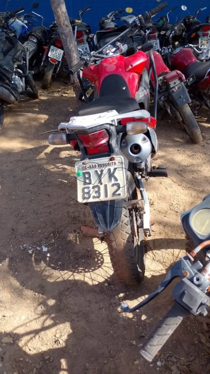 LOTE 006 - HONDA XRE 300 2009/2010