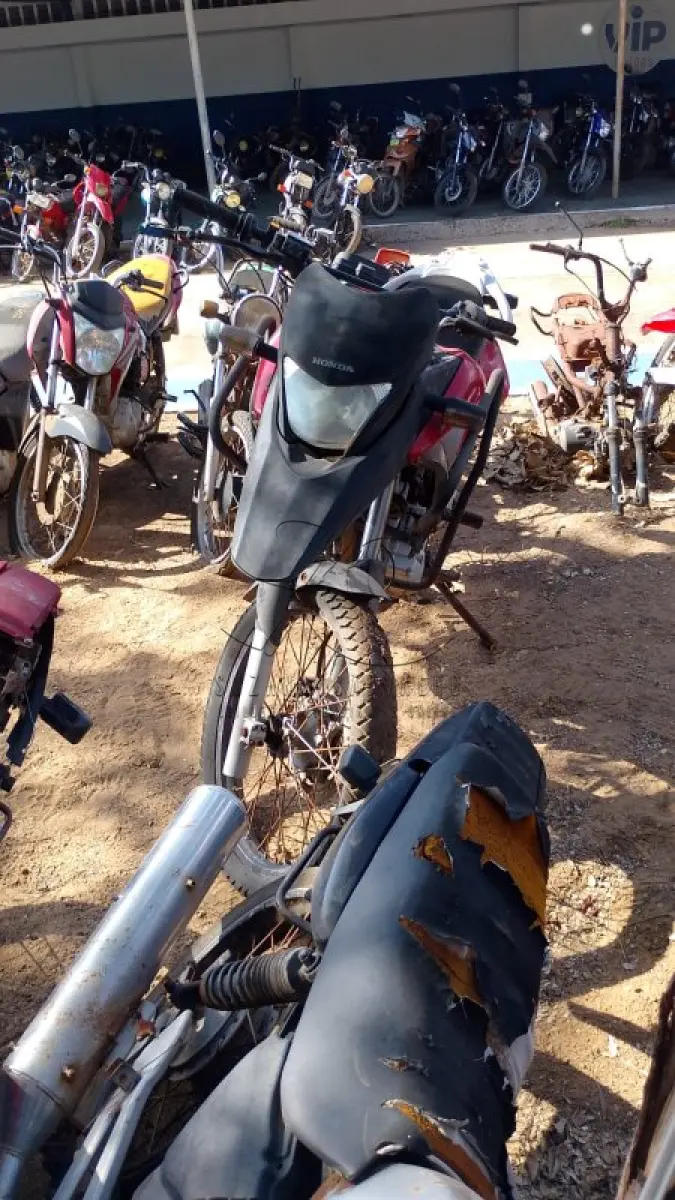 LOTE 006 - HONDA XRE 300 2009/2010