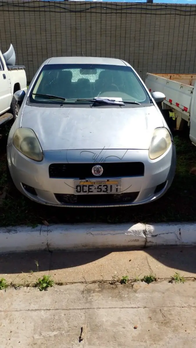 LOTE 008 - FIAT/PUNTO ESSENCE 2011/2011
