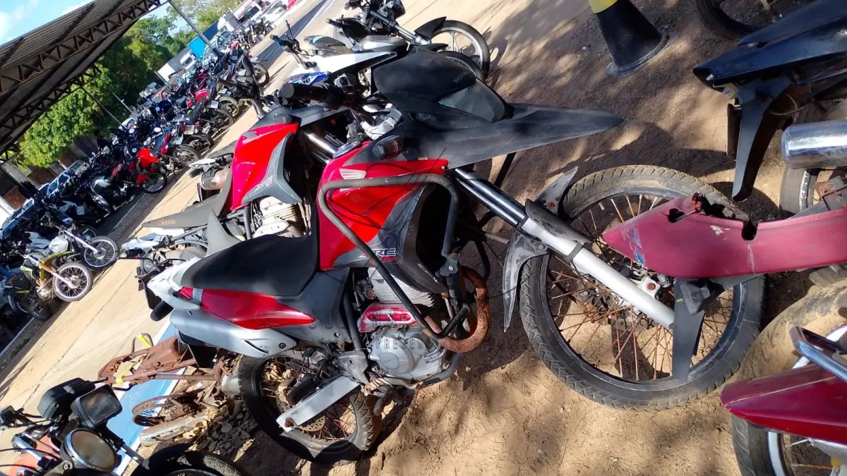 LOTE 006 - HONDA XRE 300 2009/2010