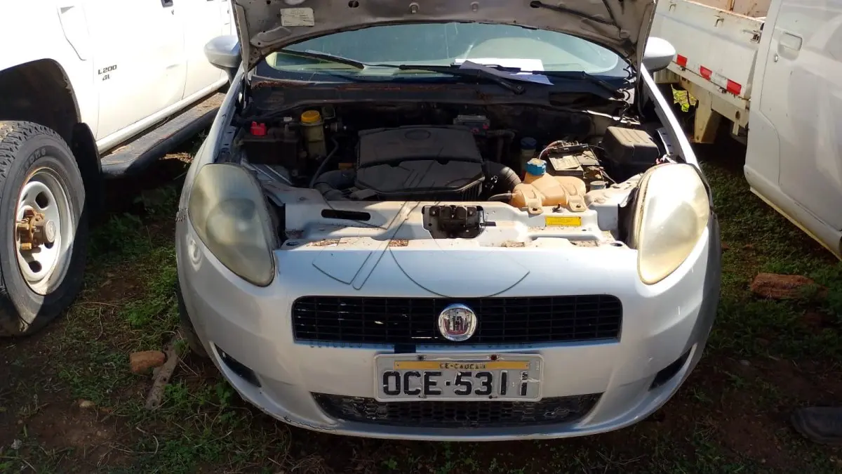 LOTE 008 - FIAT/PUNTO ESSENCE 2011/2011