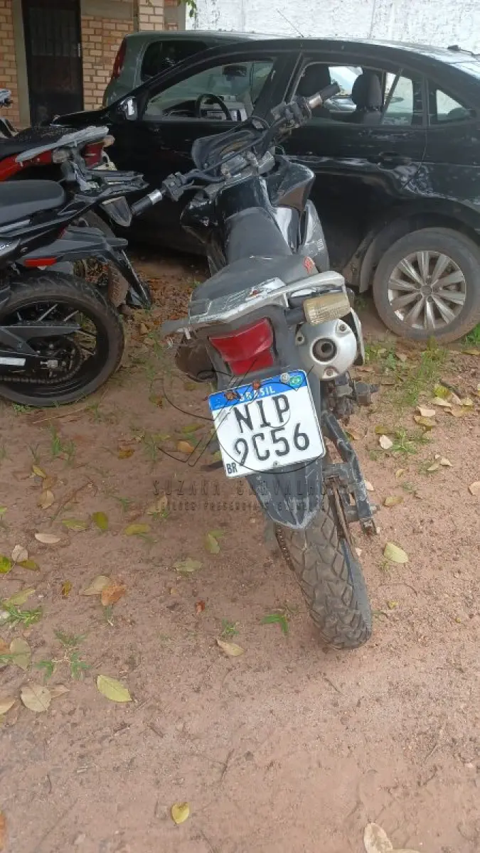 LOTE 004 - HONDA XRE 300 2010
