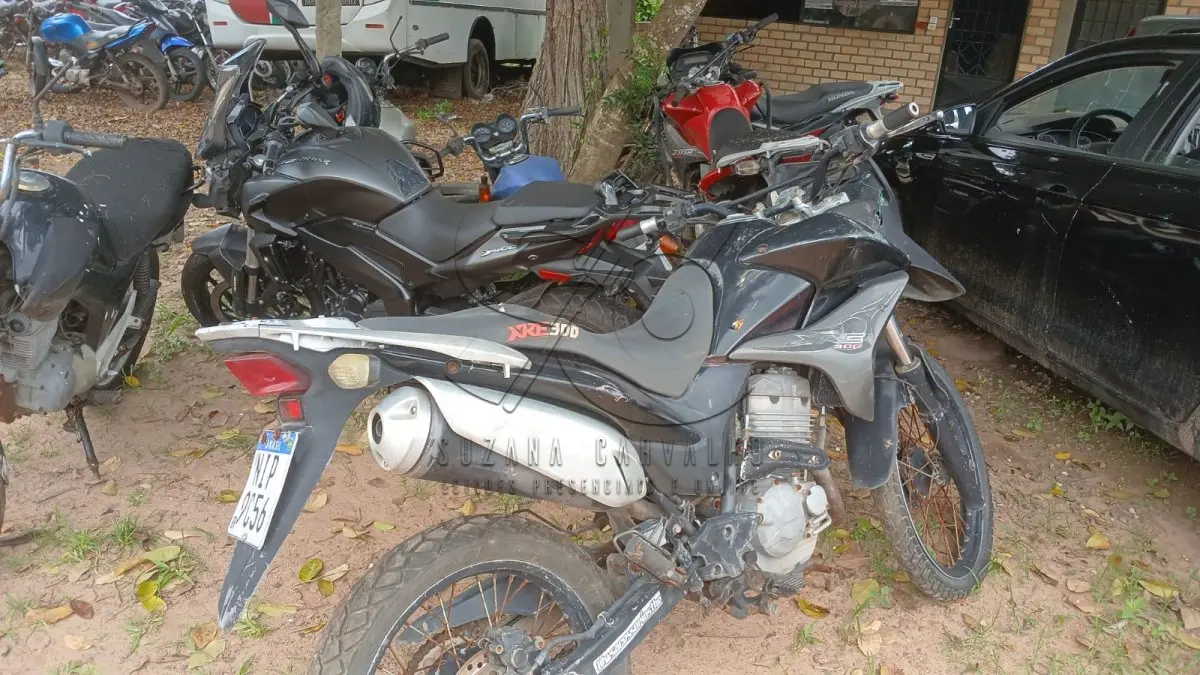 LOTE 004 - HONDA XRE 300 2010