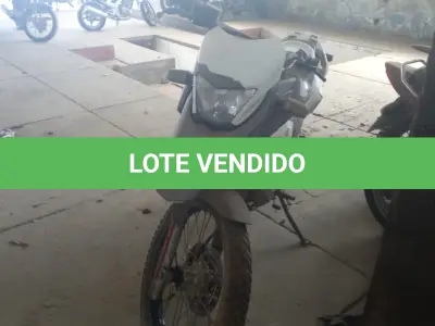 LOTE 009 - MOTO HONDA XRE 300