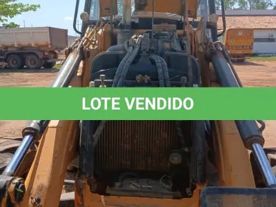 LOTE 005 - RETROESCAVADEIRA JCB