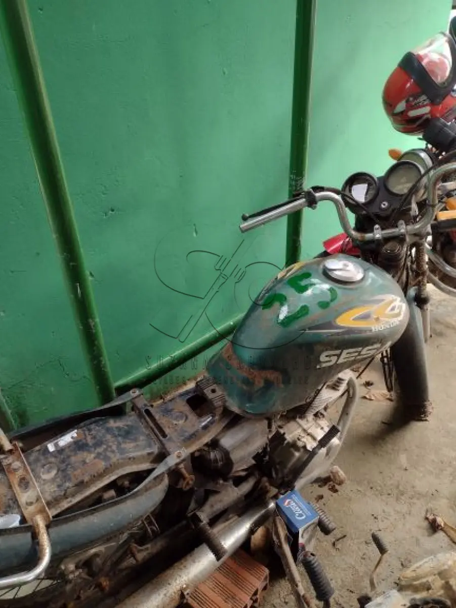 LOTE 025 - SUCATA MOTO HONDA CG 125 TITAN