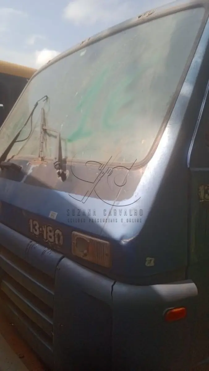 LOTE 016 - Caçamba VW/ 13-180, cor azul, placa LWE-4524, a diesel, cor azul, ano fab/mod. 2000/2001, chassi 9BWX2VHP31RY17974, Renavam 762429852. (Transferência por Declaração - S/CRV). DPVAT R$ 5,76 + MULTAS R$ 127,69