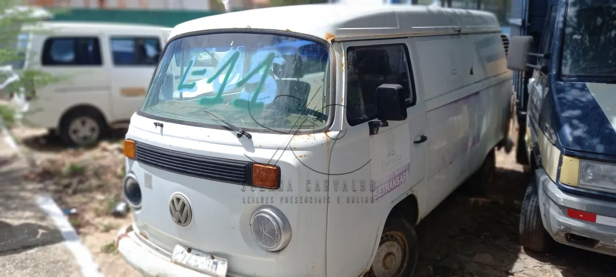 LOTE 011 - VW KOMBI