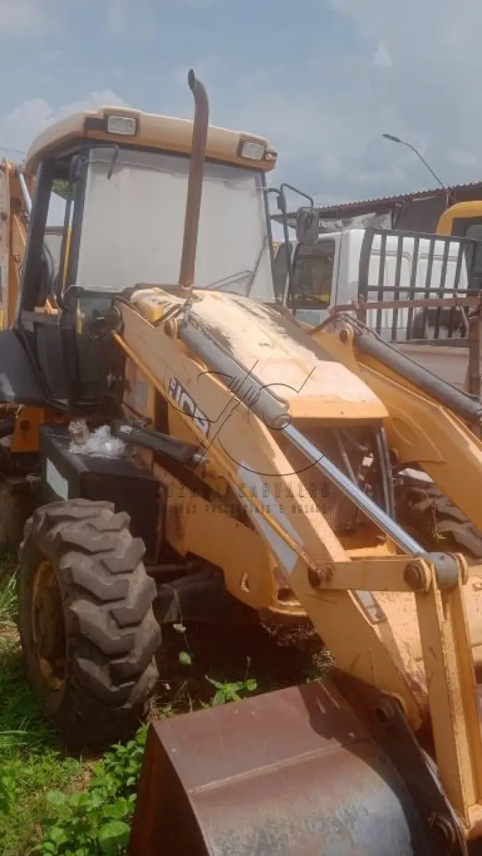 LOTE 022 - Retroescavadeira com pá, modelo JCB, nº  id. Produto JCB1791611JCB,  VIN nº id. Veículo 9B9214T54CBT4611, Série Motor nº SA320/40239U0433612.