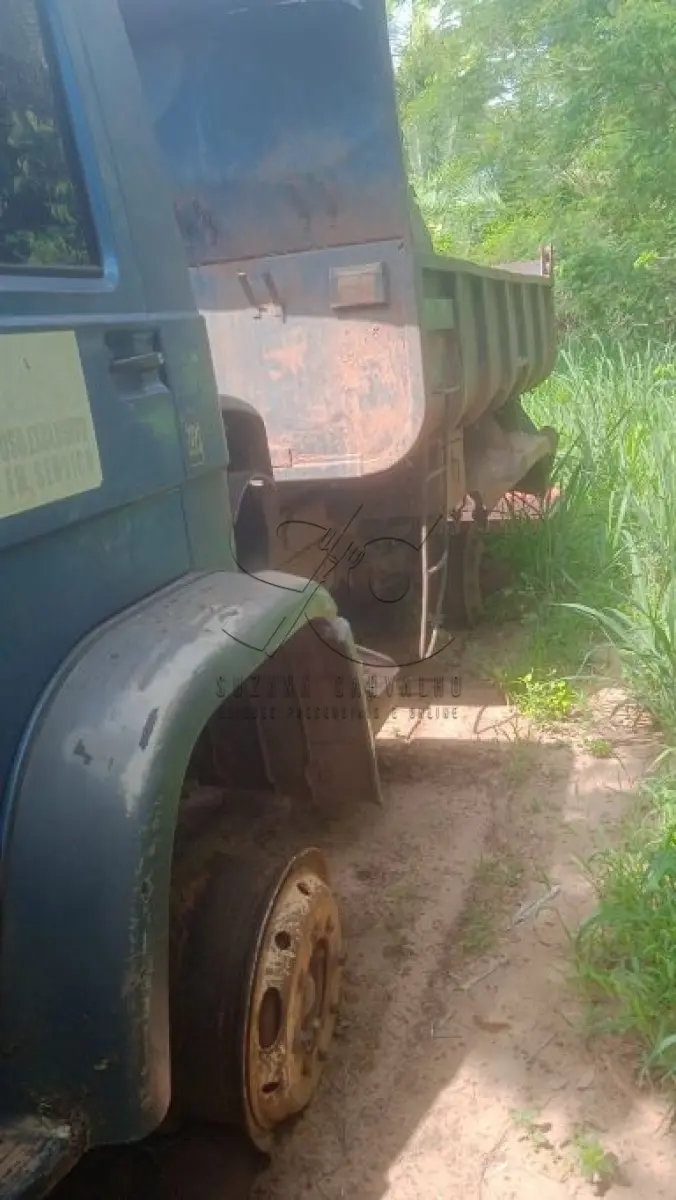 LOTE 016 - Caçamba VW/ 13-180, cor azul, placa LWE-4524, a diesel, cor azul, ano fab/mod. 2000/2001, chassi 9BWX2VHP31RY17974, Renavam 762429852. (Transferência por Declaração - S/CRV). DPVAT R$ 5,76 + MULTAS R$ 127,69