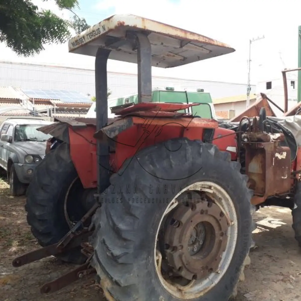 LOTE 026 - TRATOR S/RODAS M.FERGUSON