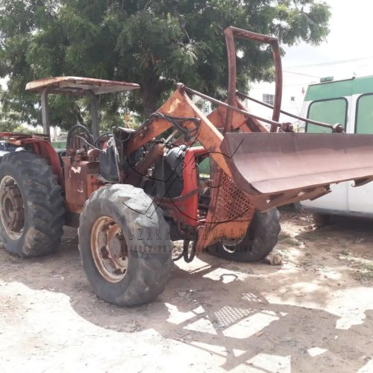 LOTE 026 - TRATOR S/RODAS M.FERGUSON