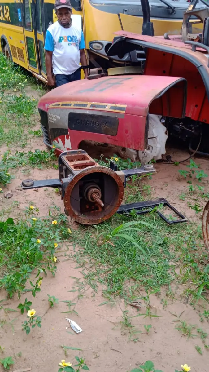 LOTE 017 - Sucata Trator de rodas mr. Coyote 4475, 4x4, modelo CT 4475 turbo.