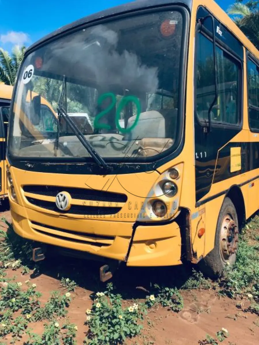 LOTE 020 - Sucata de Ônibus VW/15-190, cor amarela, s/placa. (Sem documentação para transferência, por ser sucata).