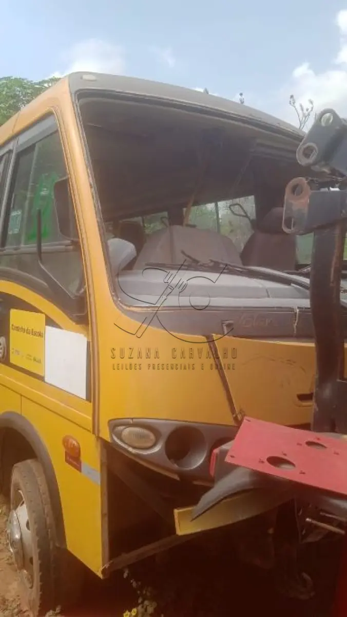 LOTE 011 - Microônibus Escolar Marcopolo/Volare V8l EO, placa OEI-4245, a diesel, ano fab/mod. 2012/2013, cor amarela, chassi 93PB54M10DC043161, Renavam 506206807. (Transferência por Declaração - S/CRV). DPVAT R$ 8,08/ MULTAS R$ 145,11