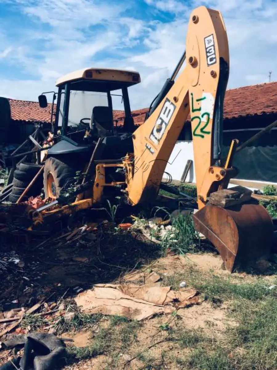 LOTE 022 - Retroescavadeira com pá, modelo JCB, nº  id. Produto JCB1791611JCB,  VIN nº id. Veículo 9B9214T54CBT4611, Série Motor nº SA320/40239U0433612.