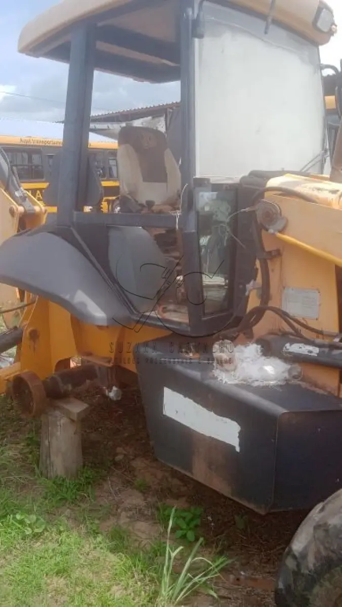 LOTE 022 - Retroescavadeira com pá, modelo JCB, nº  id. Produto JCB1791611JCB,  VIN nº id. Veículo 9B9214T54CBT4611, Série Motor nº SA320/40239U0433612.