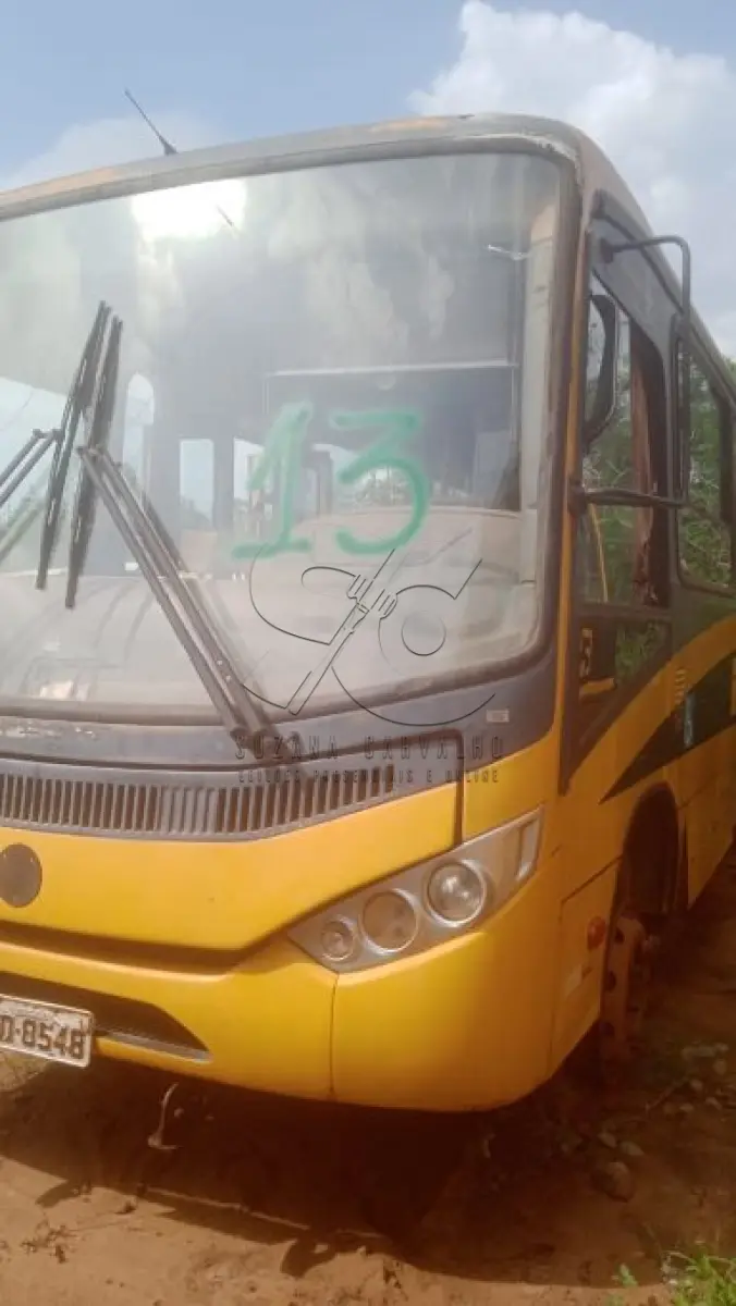 LOTE 013 - VW/ 15.190, Ônibus escolar, cor amarela, placa OUD-8548, a diesel, ano fab/mod. 2012/2013, chassi 9532E82WXDR307635, Renavam 506205657 (Transferência por Declaração - S/CRV). DPVAT 8,08 + MULTAS 85,12