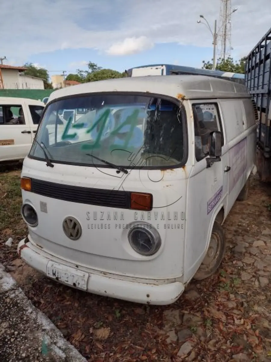 LOTE 011 - VW KOMBI
