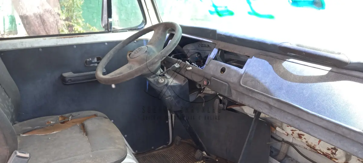 LOTE 011 - VW KOMBI