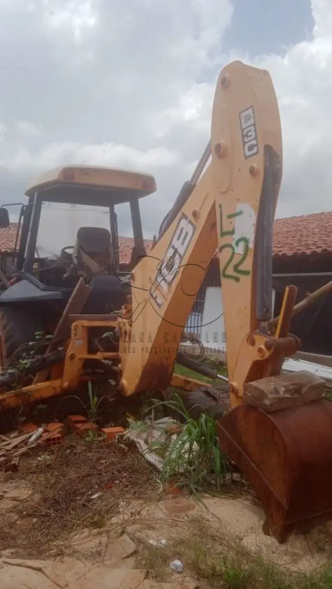 LOTE 022 - Retroescavadeira com pá, modelo JCB, nº  id. Produto JCB1791611JCB,  VIN nº id. Veículo 9B9214T54CBT4611, Série Motor nº SA320/40239U0433612.