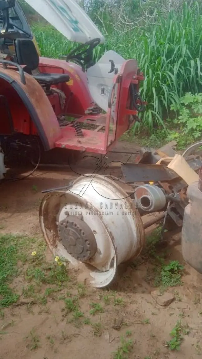 LOTE 017 - Sucata Trator de rodas mr. Coyote 4475, 4x4, modelo CT 4475 turbo.
