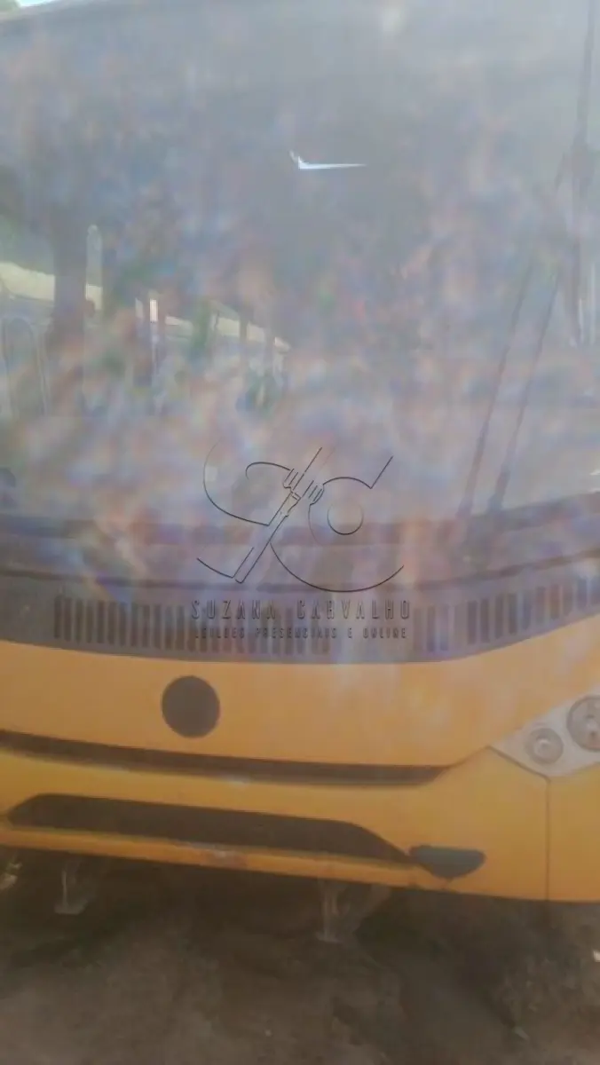 LOTE 009 - Sucata Ônibus escolar, cor amarela, VW mod. 15-190. (Sem documentação para transferência, por ser sucata).
