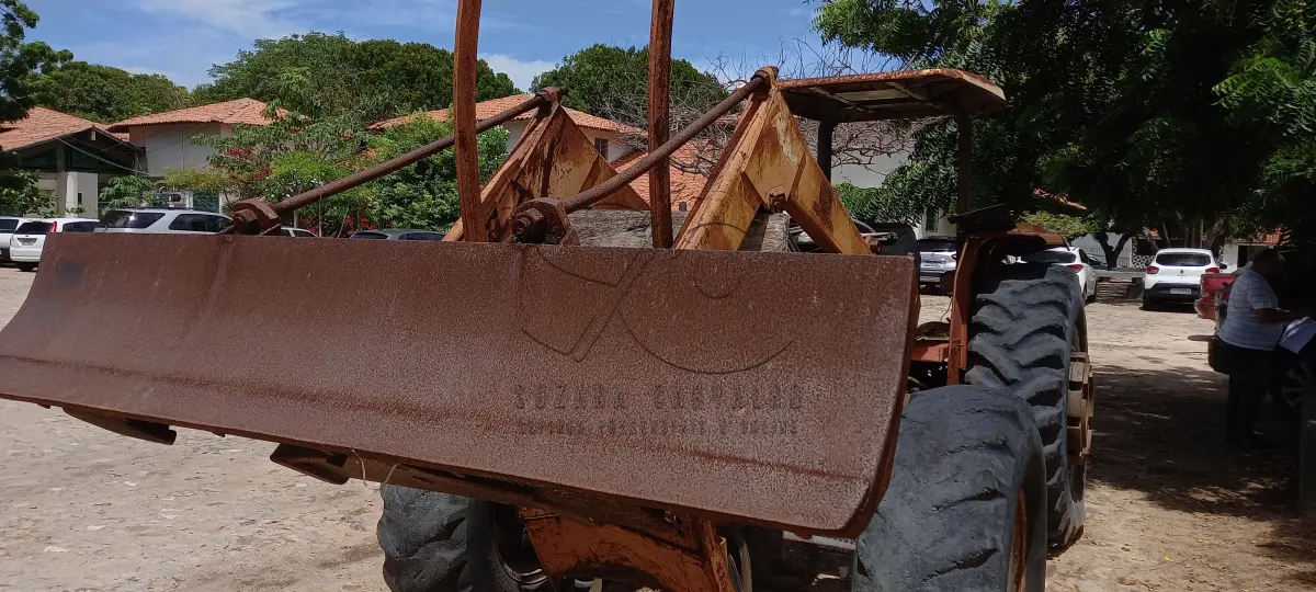 LOTE 026 - TRATOR S/RODAS M.FERGUSON