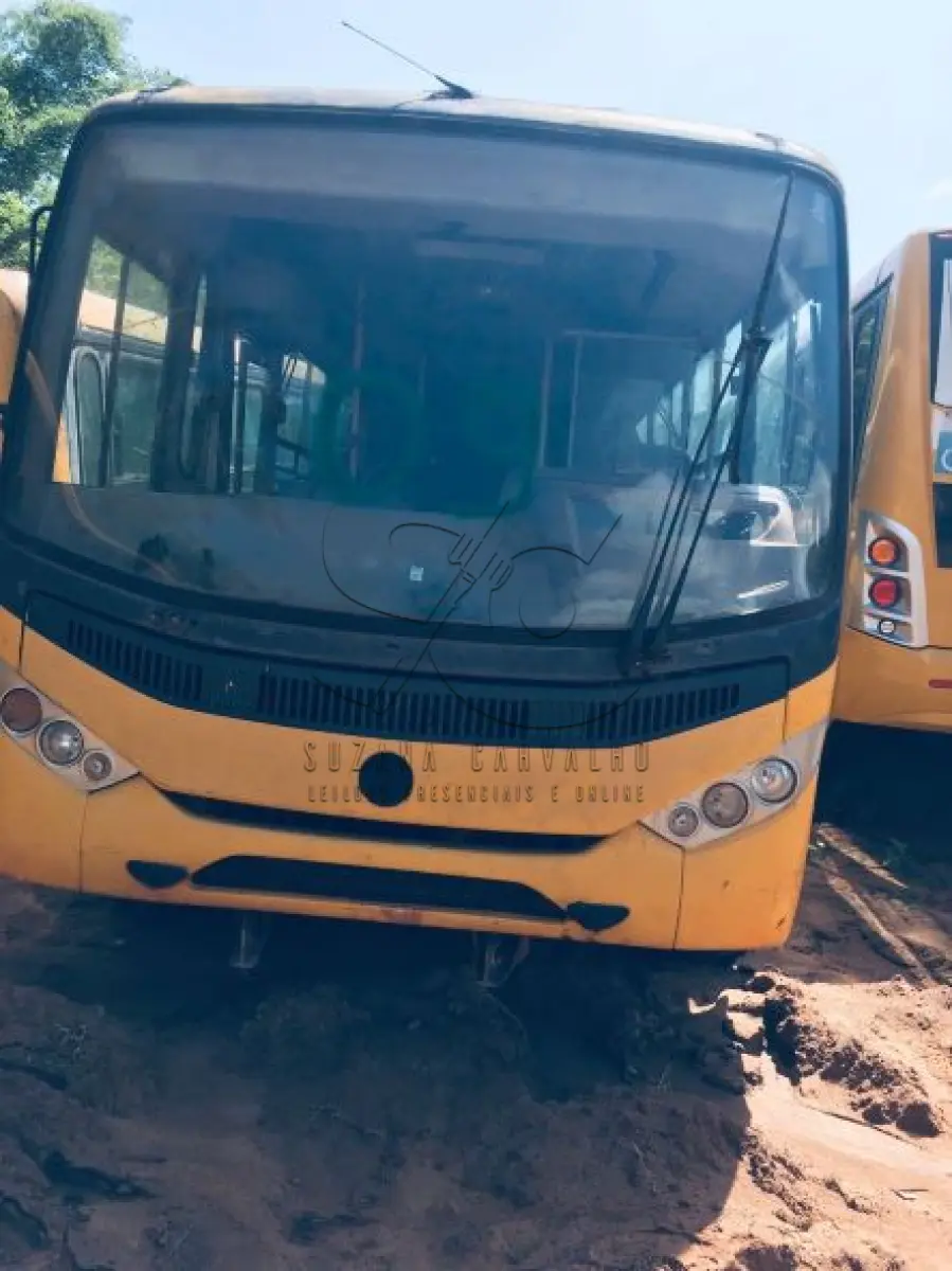 LOTE 009 - Sucata Ônibus escolar, cor amarela, VW mod. 15-190. (Sem documentação para transferência, por ser sucata).