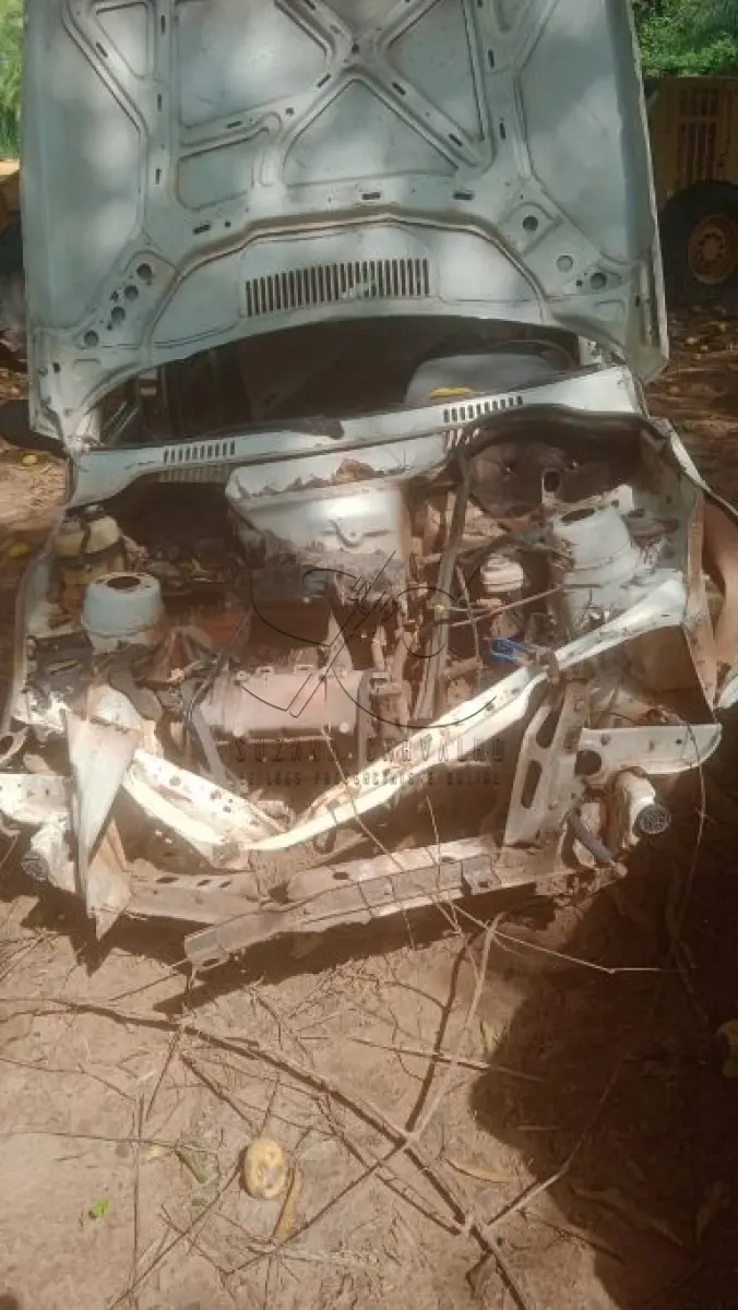 LOTE 006 - Sucata de Fiat Uno Way, cor branca. (Sem documentação para transferência, por ser sucata).