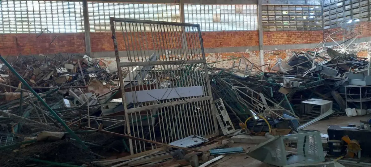 LOTE 004 - SUCATAS DIVERSAS