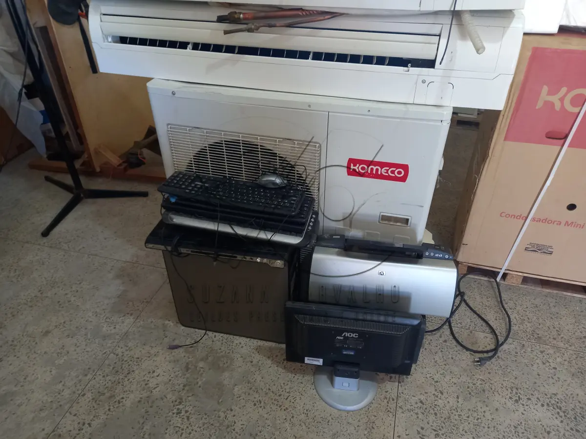 LOTE 006 - SUCATAS MOBILIÁRIOS