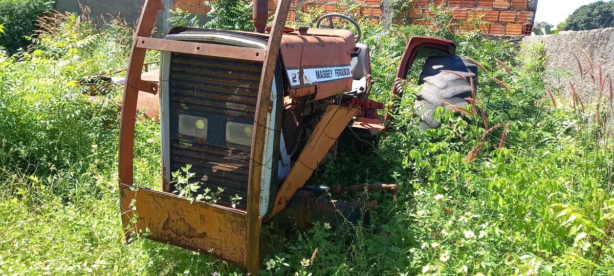 LOTE 011 - TRATOR, CAÇAMBA, COLETORA