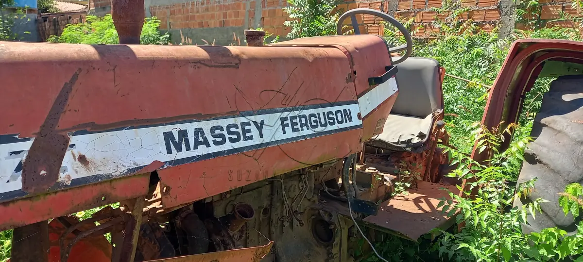 LOTE 011 - TRATOR, CAÇAMBA, COLETORA