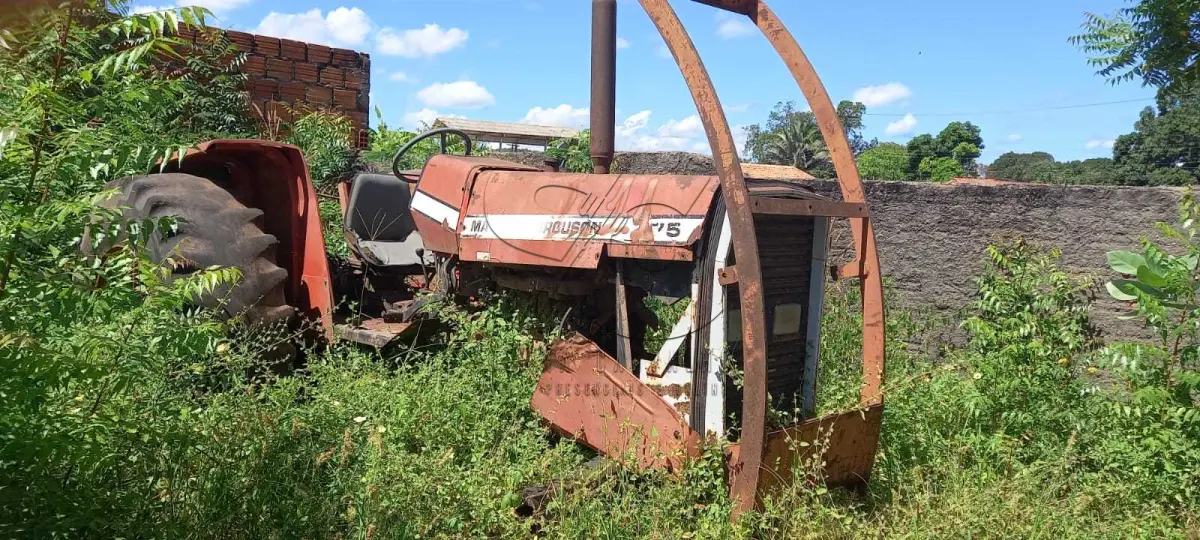 LOTE 011 - TRATOR, CAÇAMBA, COLETORA