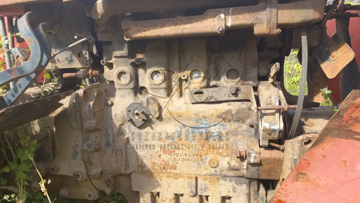 LOTE 011 - TRATOR, CAÇAMBA, COLETORA