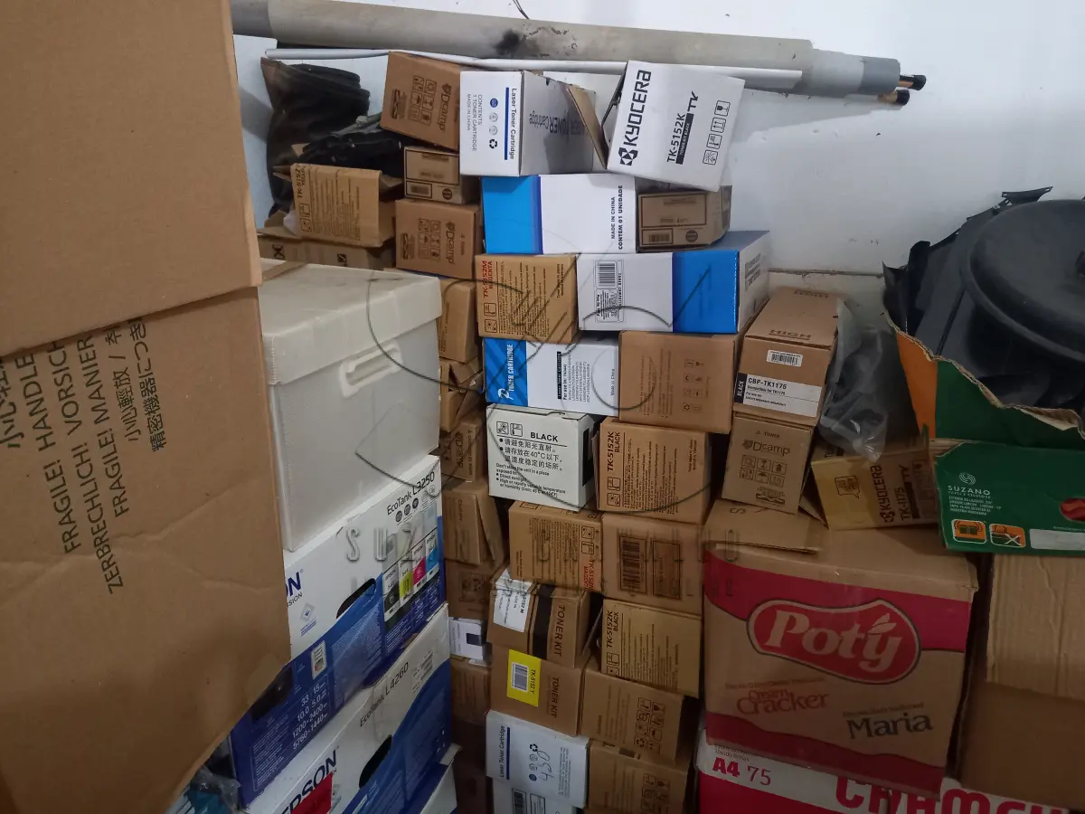 LOTE 004 - SUCATAS MOBILIÁRIOS