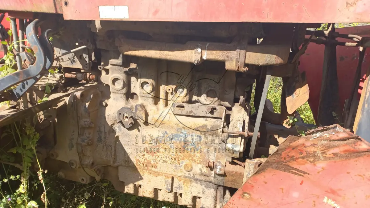 LOTE 011 - TRATOR, CAÇAMBA, COLETORA