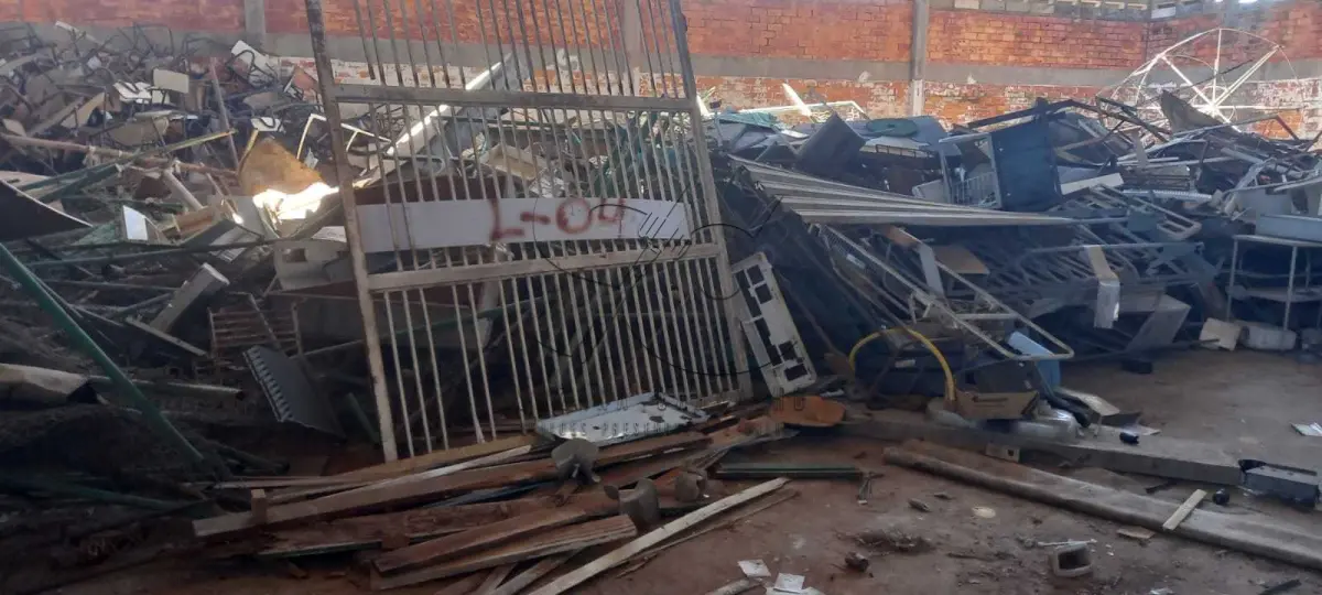 LOTE 004 - SUCATAS DIVERSAS