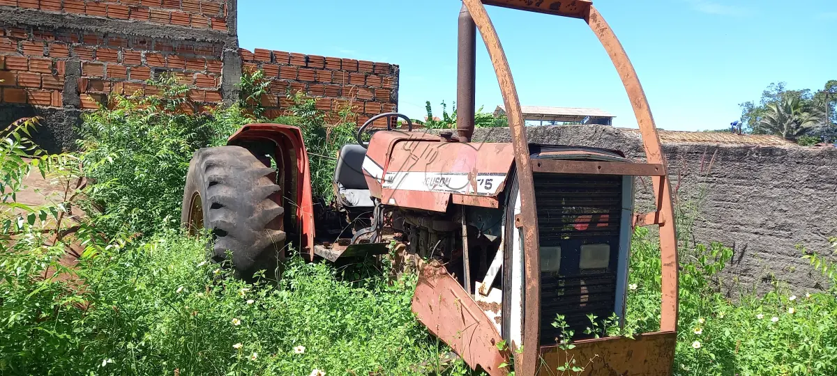 LOTE 011 - TRATOR, CAÇAMBA, COLETORA