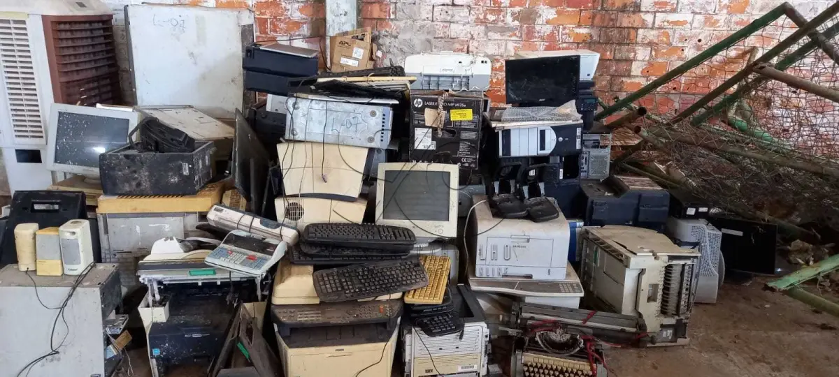 LOTE 007 - SUCATA MATERIAL INFORMÁTICA