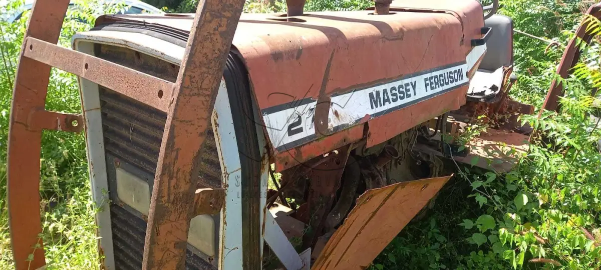 LOTE 011 - TRATOR, CAÇAMBA, COLETORA