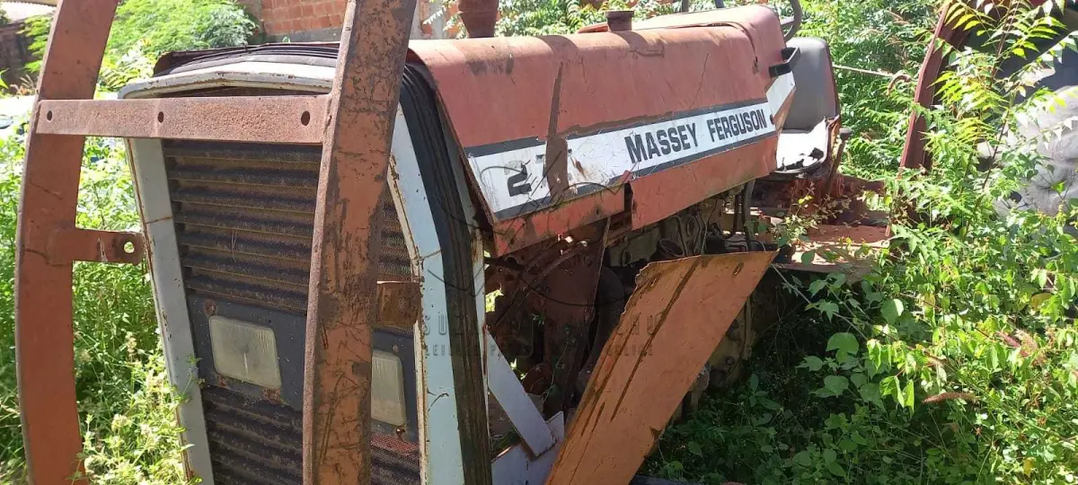 LOTE 011 - TRATOR, CAÇAMBA, COLETORA