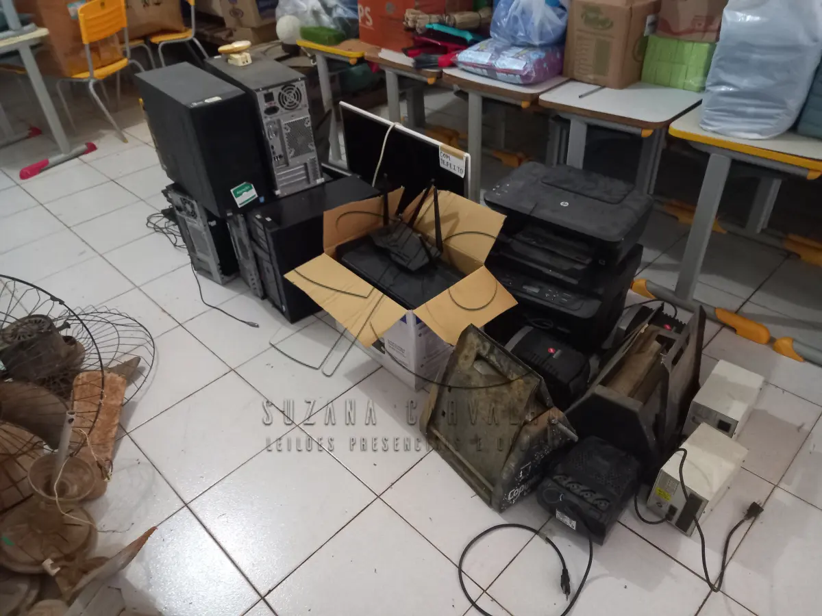 LOTE 004 - SUCATAS MOBILIÁRIOS