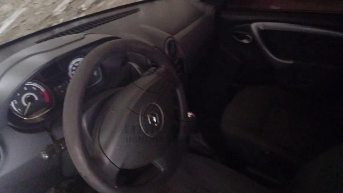 LOTE 001 - VEÍCULO RENAULT SANDERO